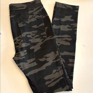 Sanctuary Green Camo Everyday Runway Leggings